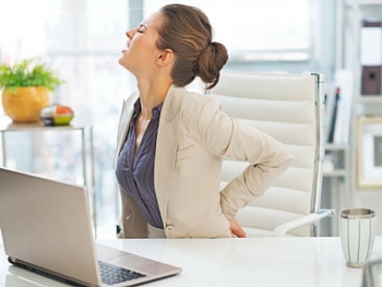 Come evitare il mal di schiena in ufficio?